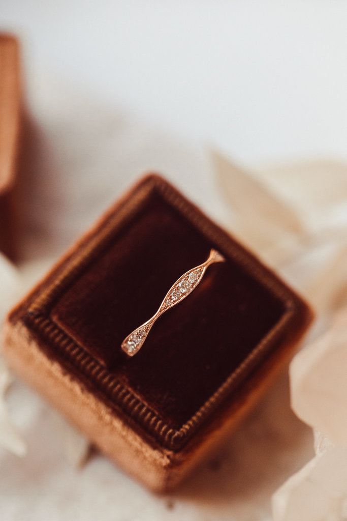 Solid Gold Diamond Ring (0F6E80)