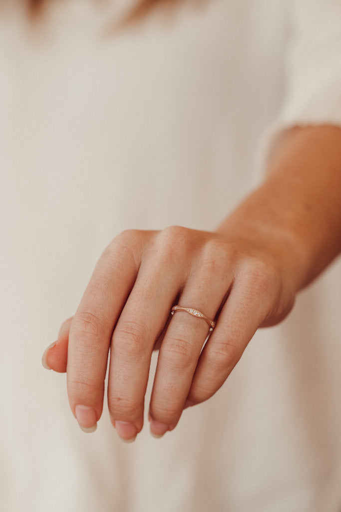 Solid Gold Diamond Ring (0F6E80)
