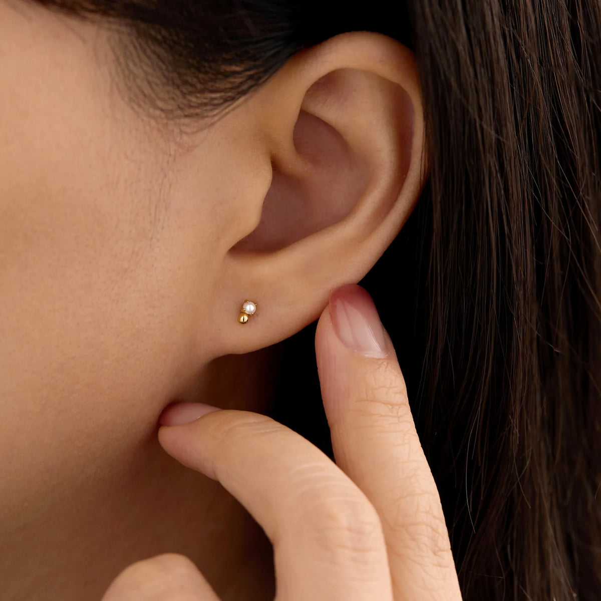 Solid Gold Pearl Volley Studs