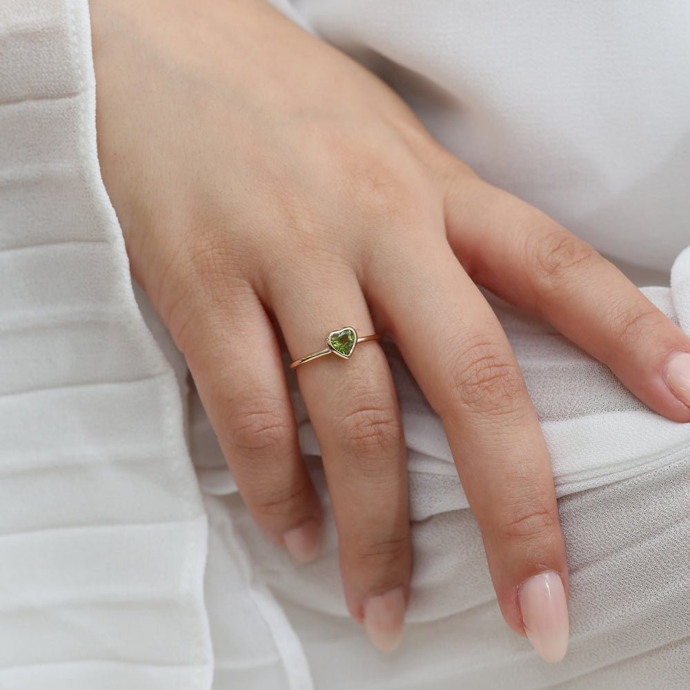 Solid Gold Peridot Heart Ring (864661)