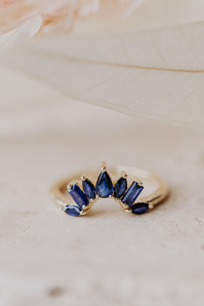 Solid Gold Flora Sapphire Tracer Band