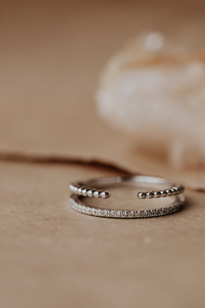 Solid Gold & Diamond Band (B0BD3C)