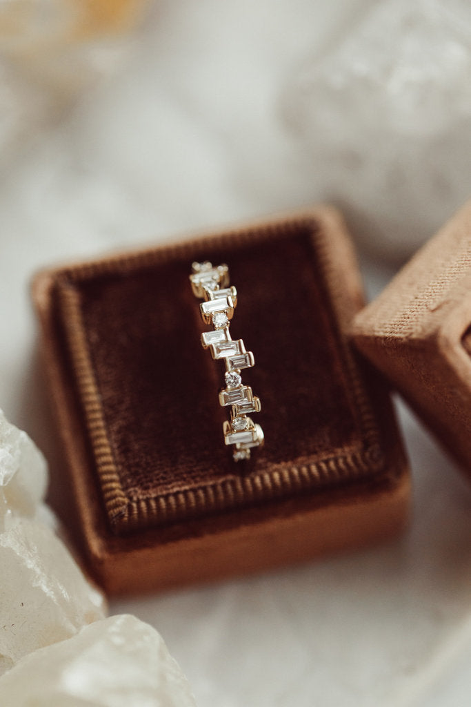 Solid Gold Stepped Baguette and Round Diamond Pattern Band