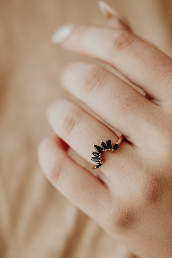 Solid Gold Flora Sapphire Tracer Band