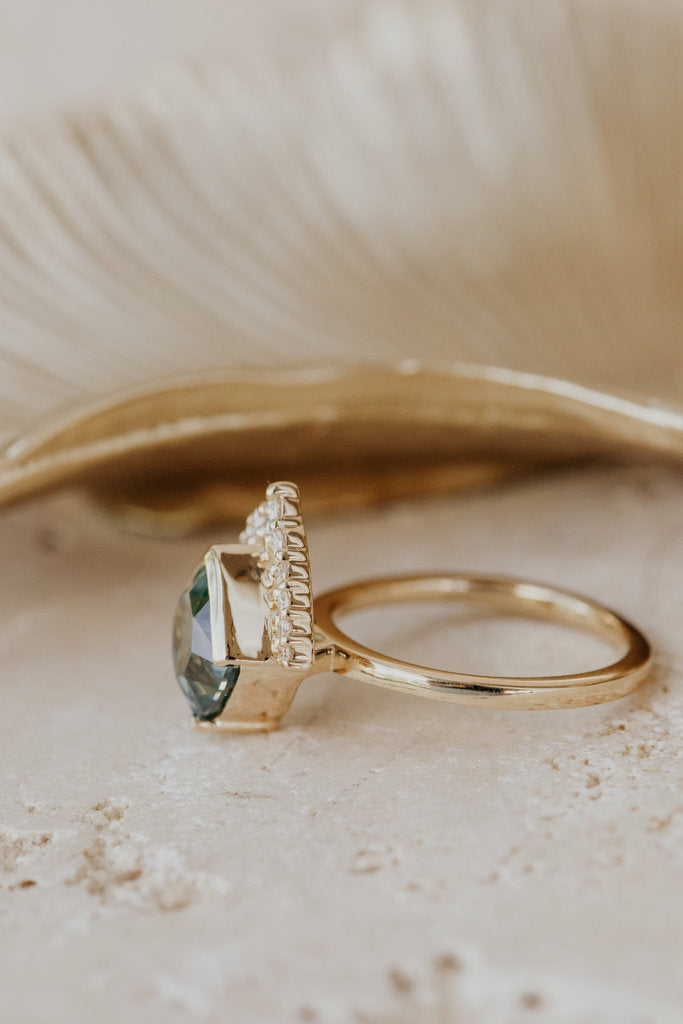Solid Gold 4.70 ct Cushion Bi-Color Montana Sapphire Ring