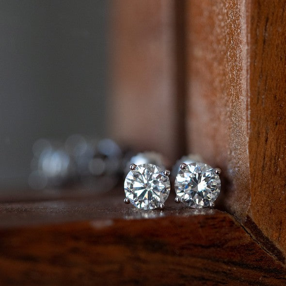 Solid Gold Lab-Created Diamond 4-Prong Screw back Stud Earring (F5AE00)