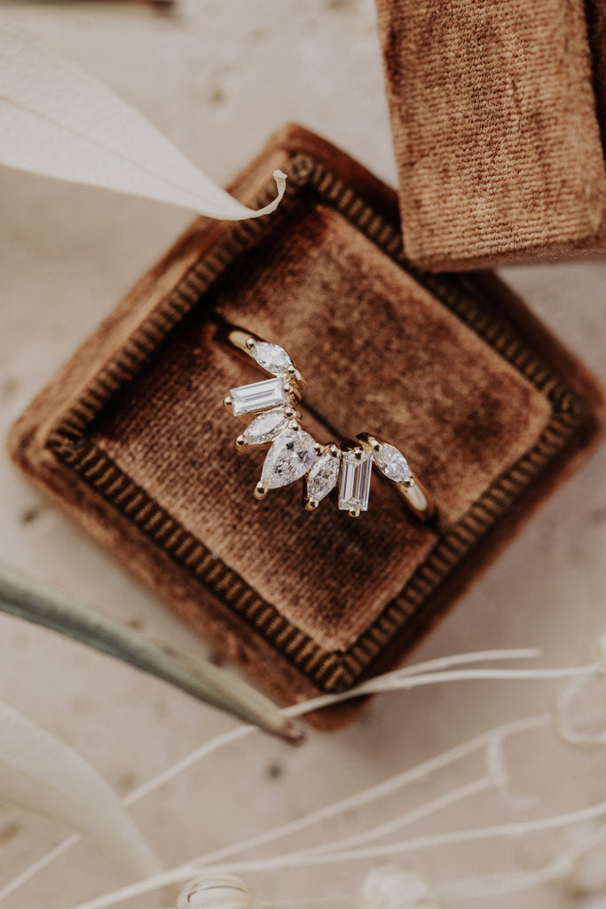 Solid Gold Flora Diamond Tracer Band