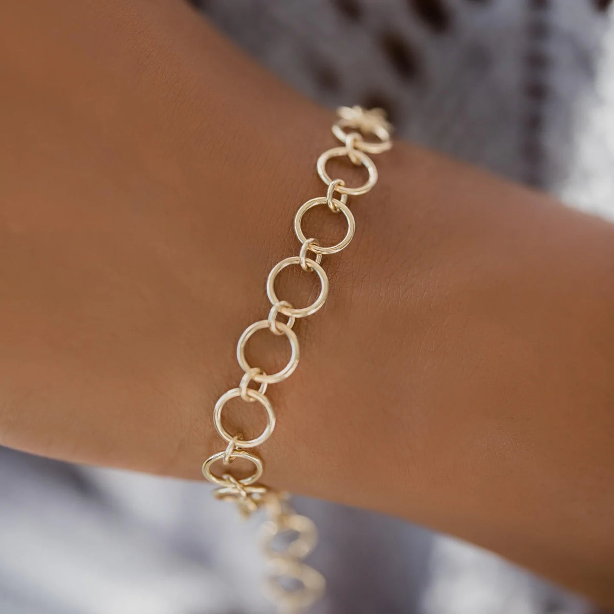 Solid Gold Oval Catch Clasp Chain Natural Diamond Bracelet