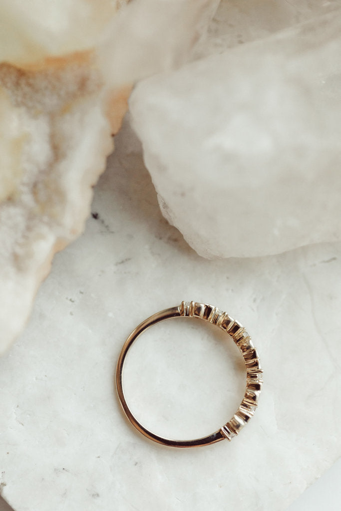 Solid Gold Stepped Baguette and Round Diamond Pattern Band