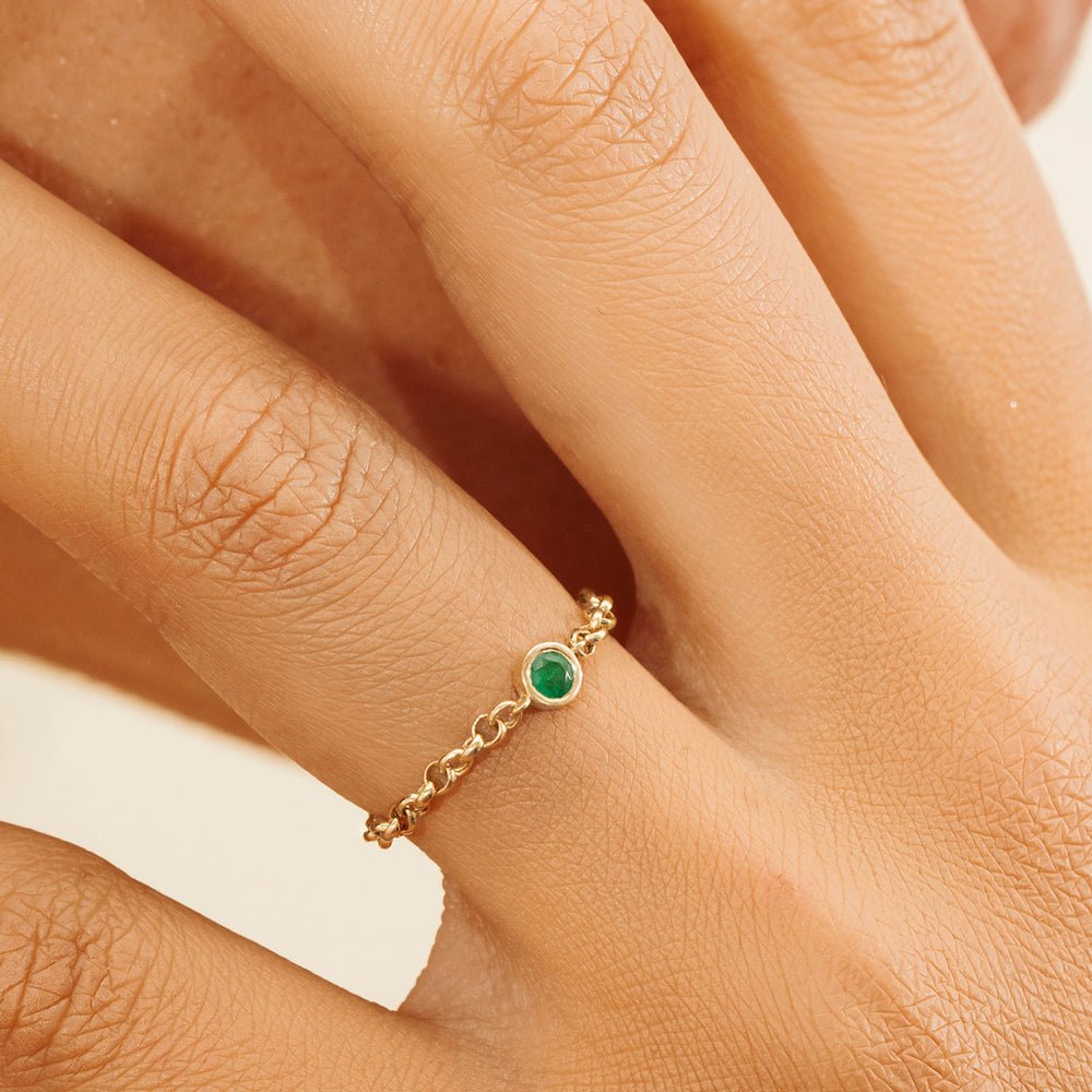 Solid Gold Emerald Chain Ring (483BDD)