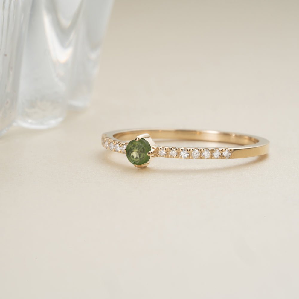 Solid Gold Peridot and Diamond Engagement Ring (2B3E87)