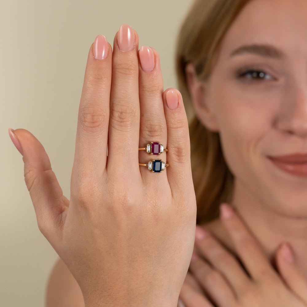 Solid Gold Sapphire and Diamond Engagement Ring (CFD4D6)