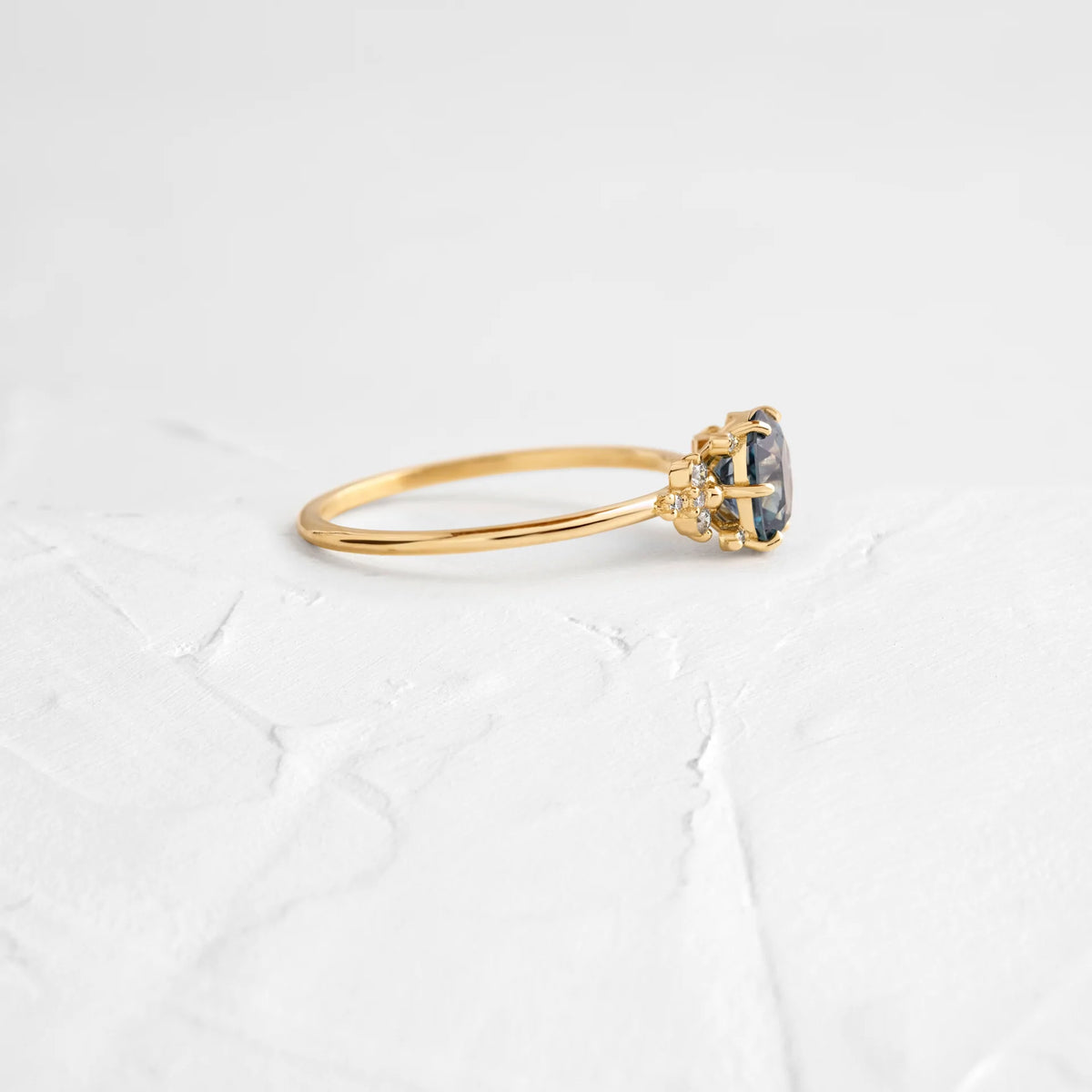 Solid Gold Sapphire Ring Stargaze , 1.02ct. Oval Cut Greenish Blue Montana