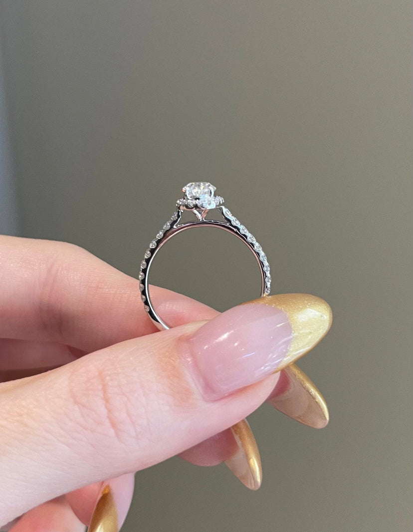 Solid Gold 0.8 Carat Oval Cut Moissanite Diamond Engagement Ring