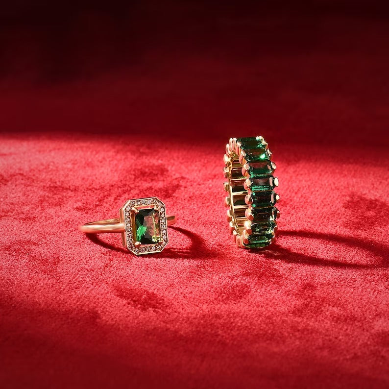 Solid Gold Emerald Engagement Ring (535809)