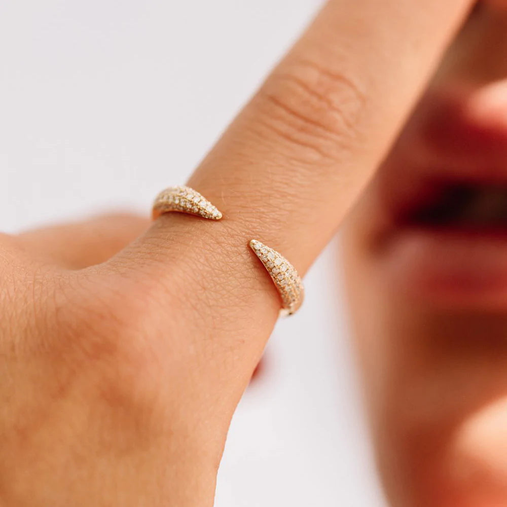 Solid Gold Diamond Claw Ring (B68F69)