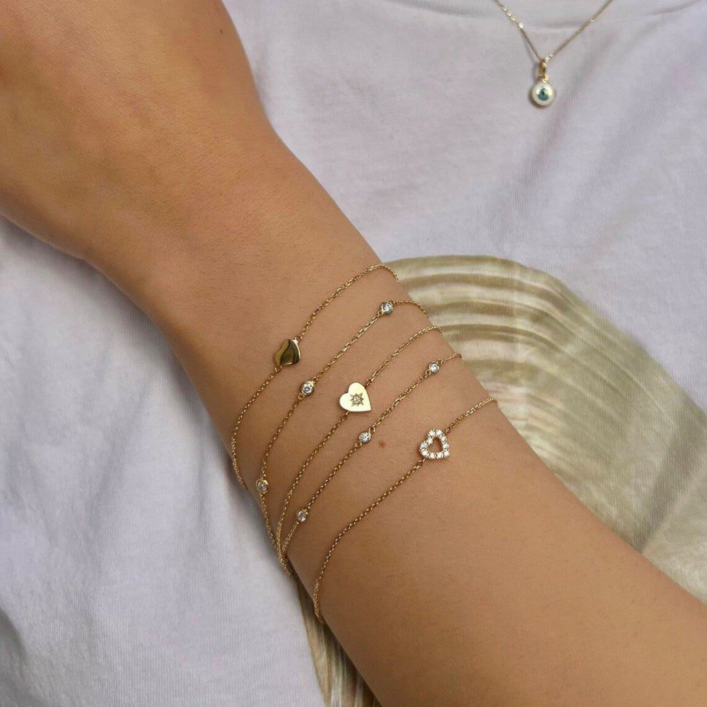 Solid Gold Single Diamond In Starburst Heart Bracelet (B1E900)