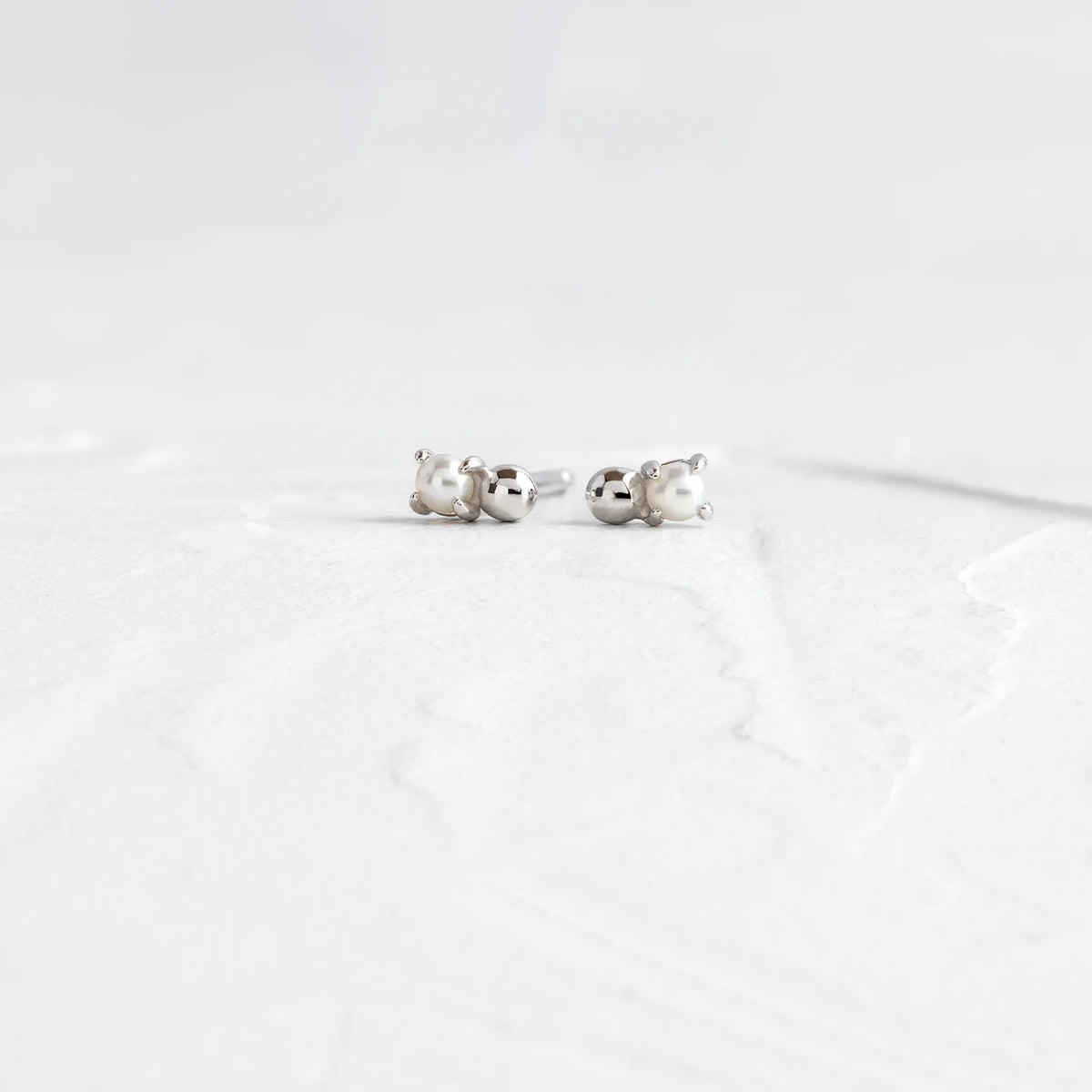 Solid Gold Pearl Volley Studs
