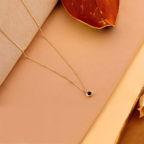 Solid Gold Solitaire Black Onyx Necklace (C5D82B)