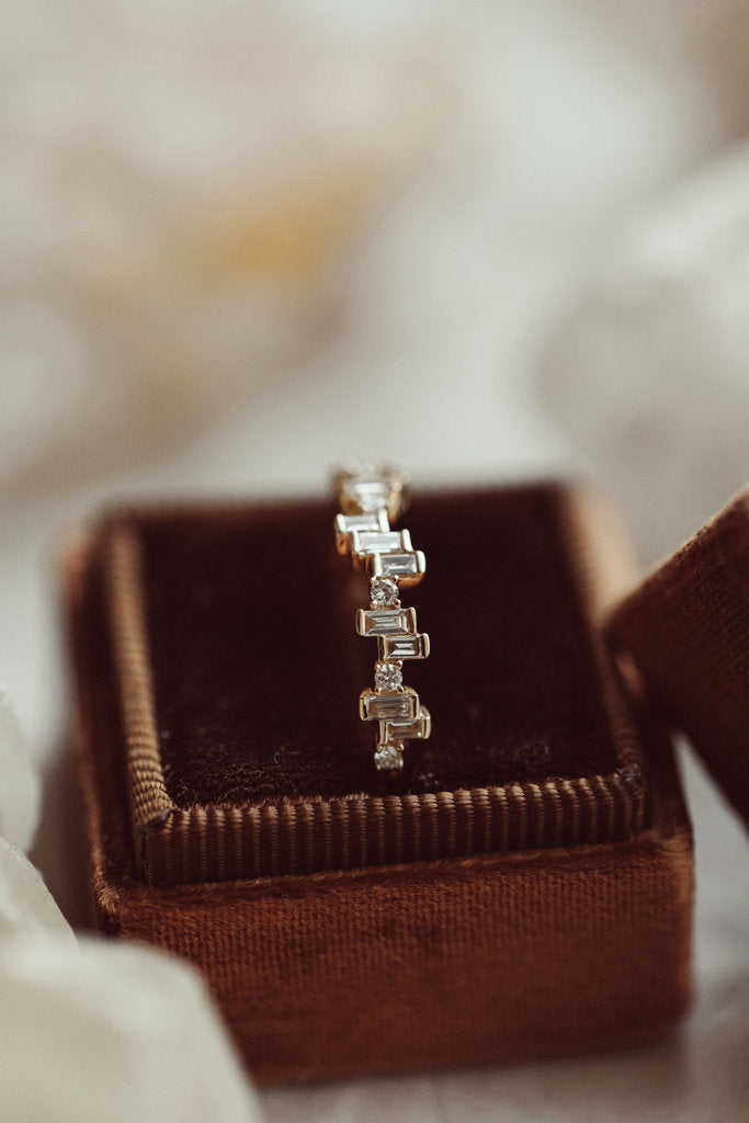 Solid Gold Stepped Baguette and Round Diamond Pattern Band