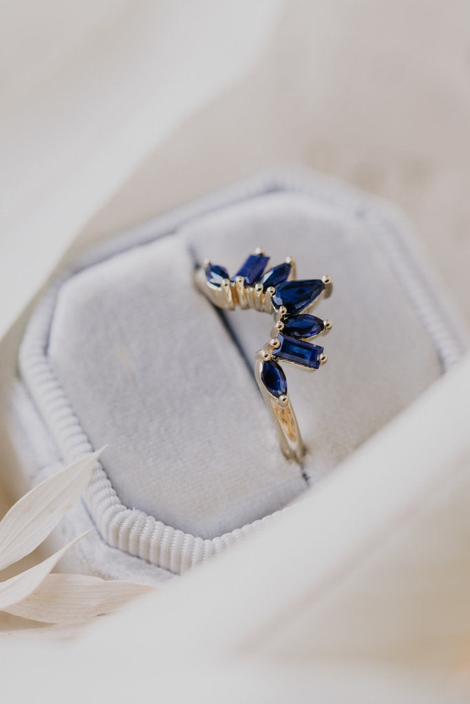 Solid Gold Flora Sapphire Tracer Band