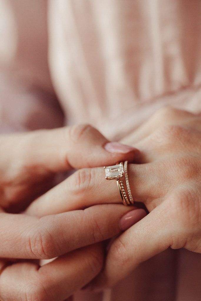 Solid Gold & Diamond Band (B0BD3C)