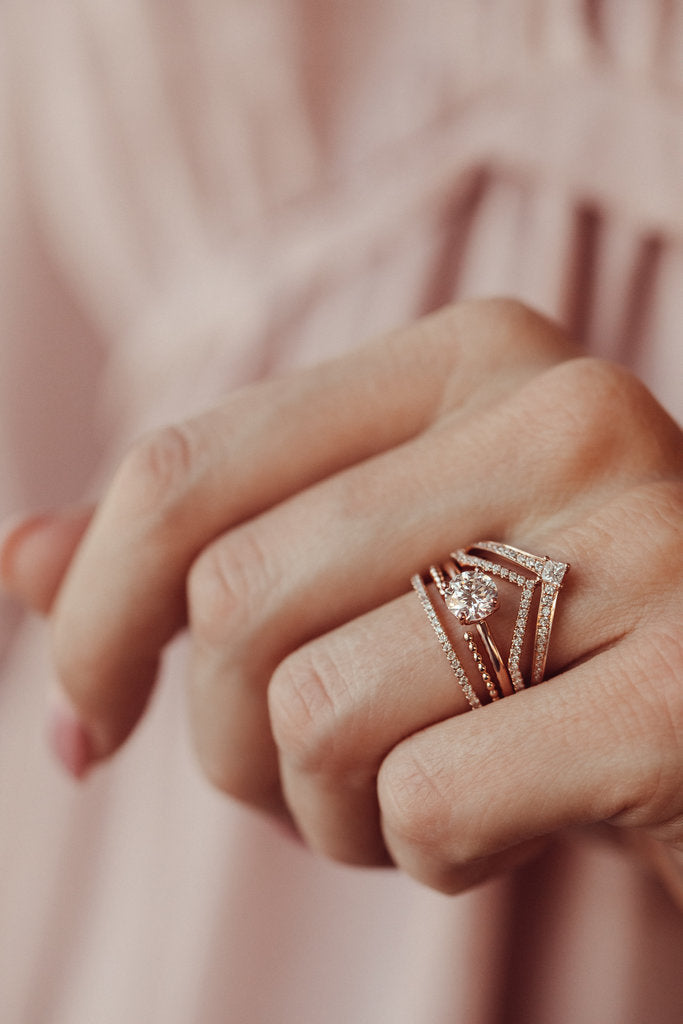 Solid Gold & Diamond Band (B0BD3C)