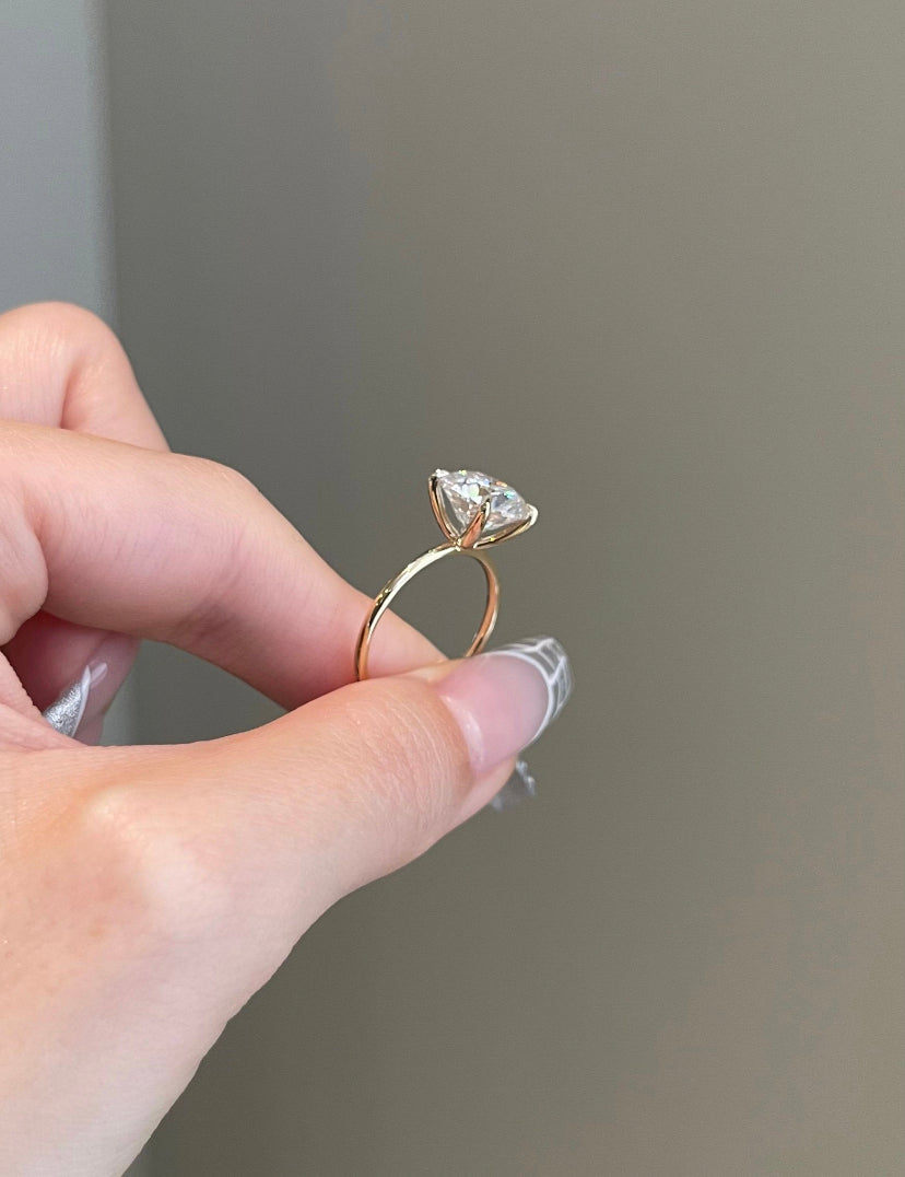 Solid Gold Engagement Ring 3.5 Carat Round Brilliant Diamond Moissanite