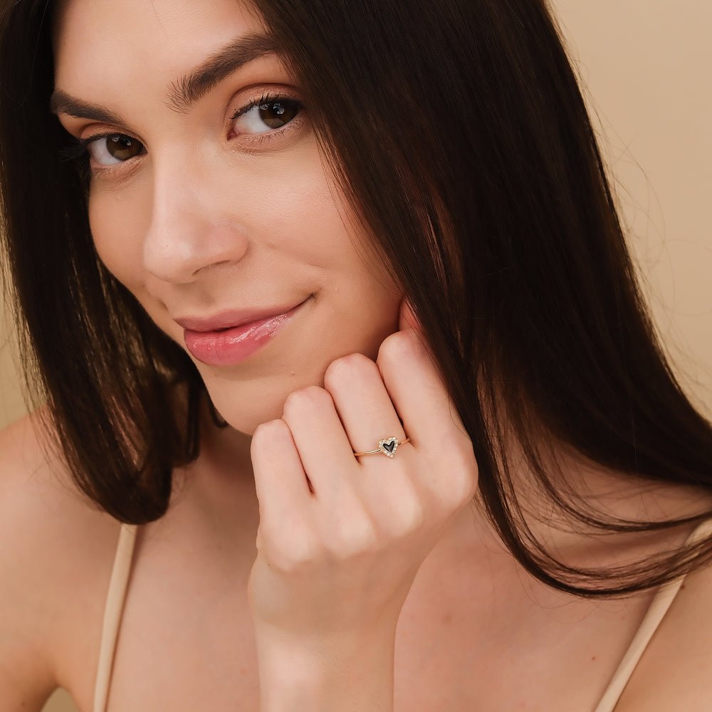 Solid Gold Diamond & Black Enamel Heart Ring (6BF1E1)