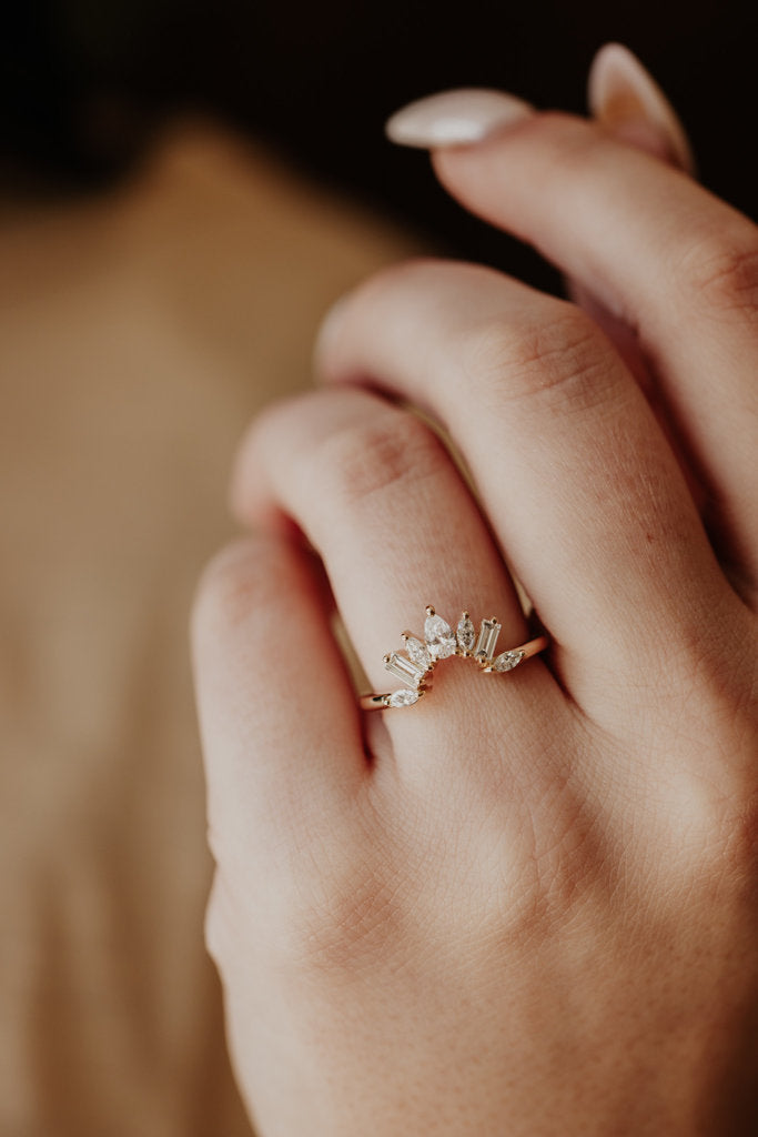 Solid Gold Flora Diamond Tracer Band
