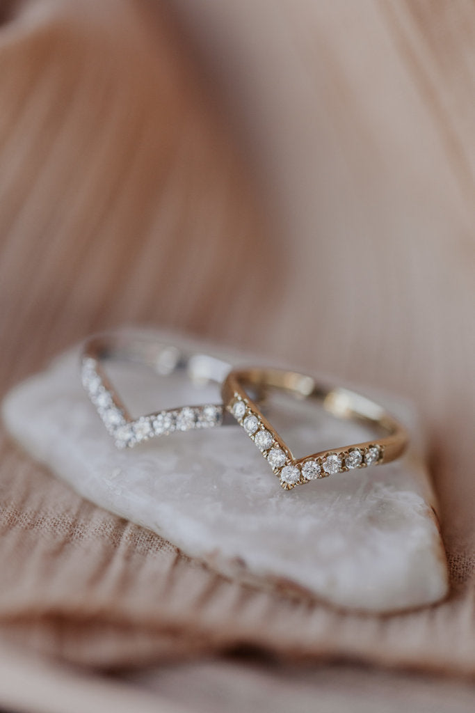 Solid Gold Diamond Ring (2E43B7)
