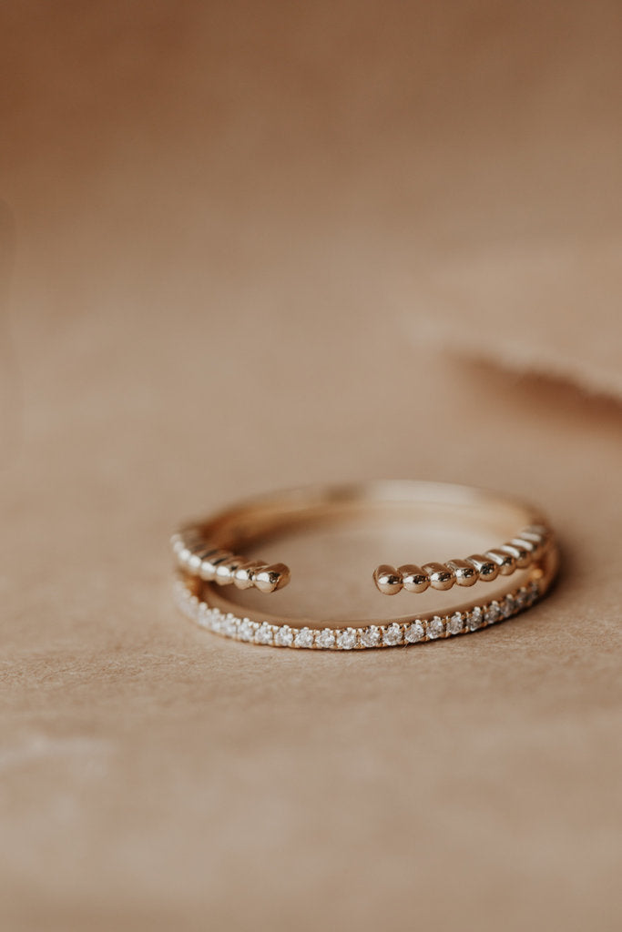 Solid Gold & Diamond Band (B0BD3C)