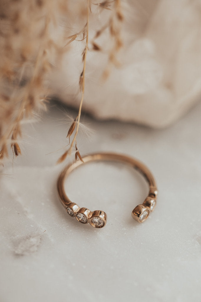 Solid Gold Diamond Ring (1A8BCF)