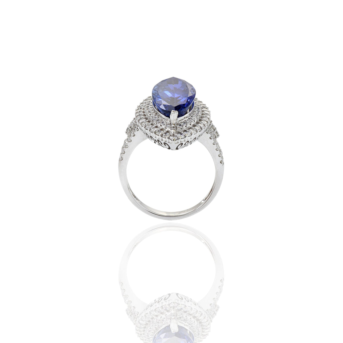 18K Solid Gold 6.81 CT Tanzanite and Diamond Ring