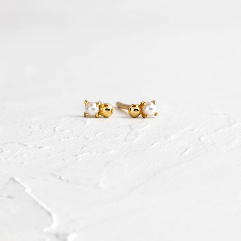 Solid Gold Pearl Volley Studs