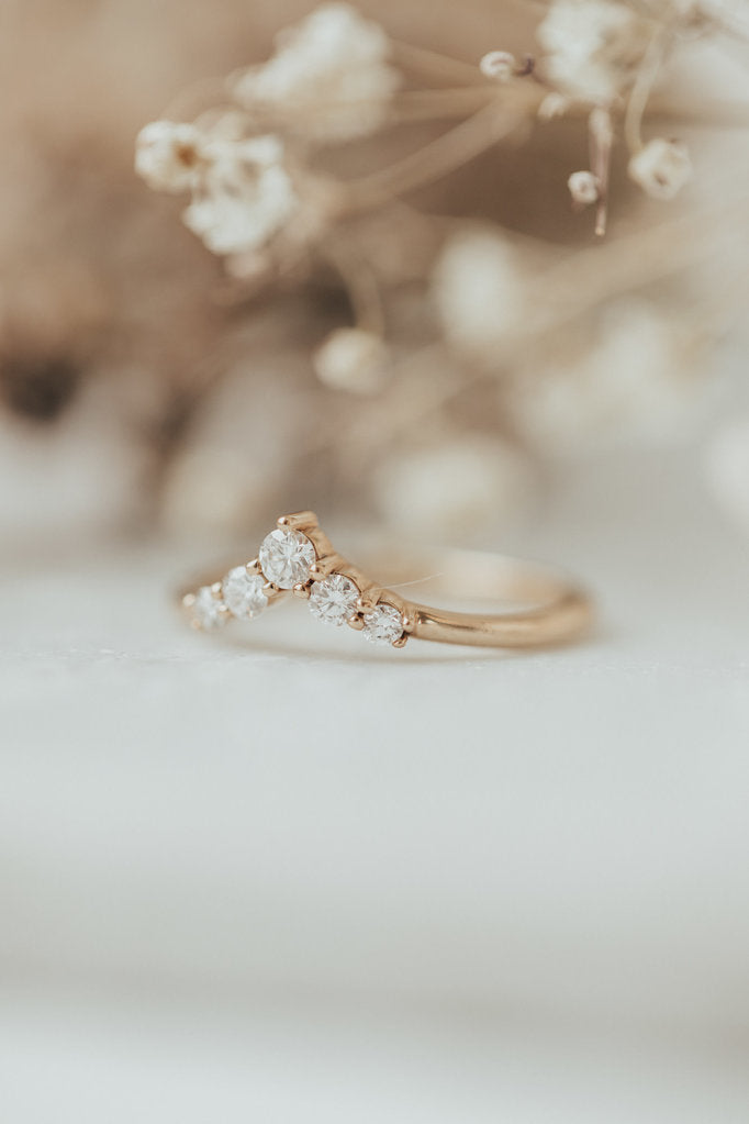 Solid Gold 5 Diamond V Tracer Band