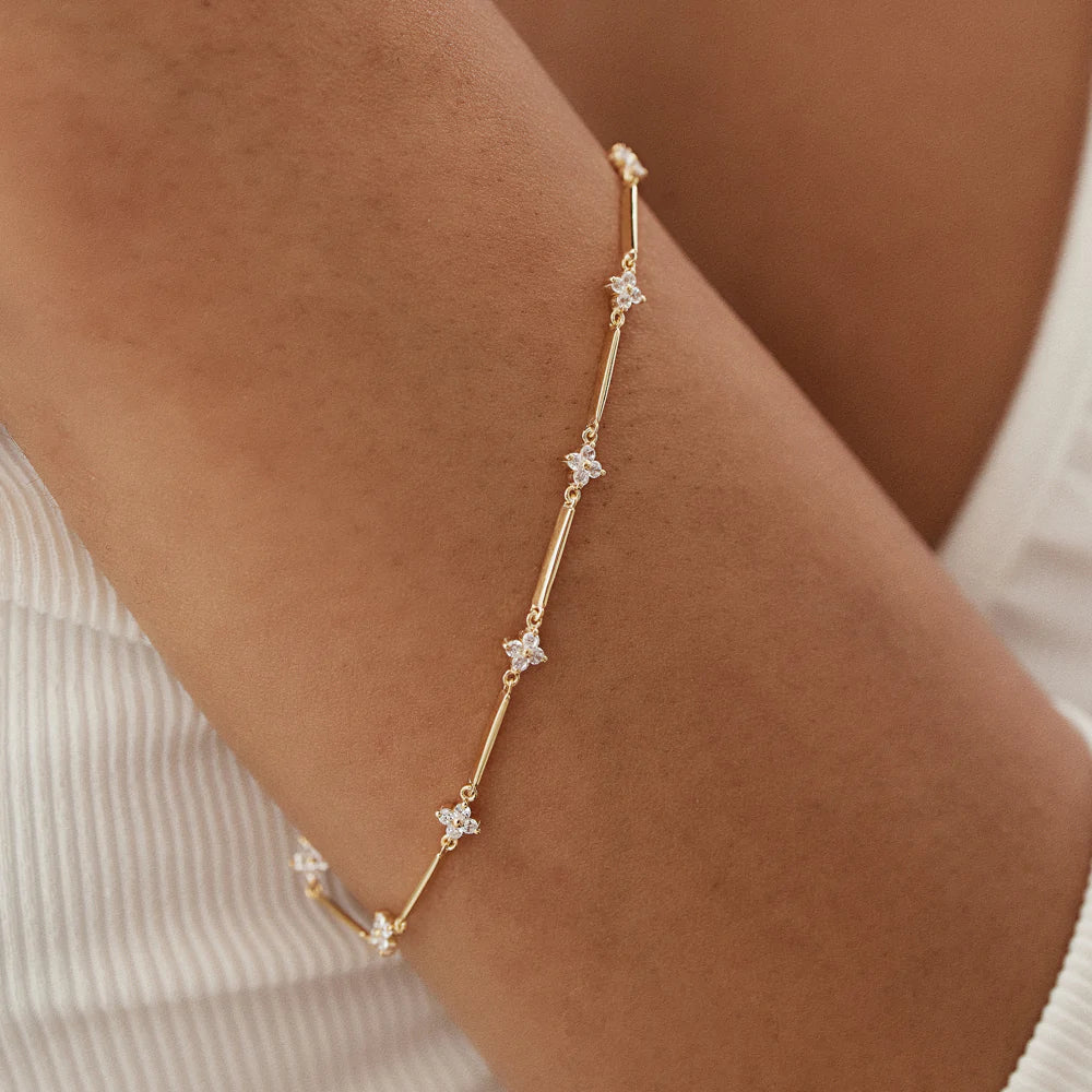 Solid Gold Clover Setting Diamond Infinity Bracelet