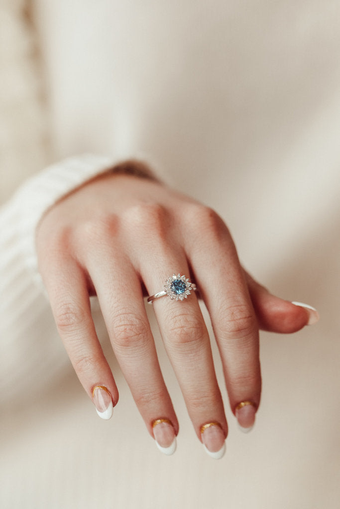 Solid Gold 0.84 ct Round Blue Montana Sapphire with 0.31 ct Halo Ring