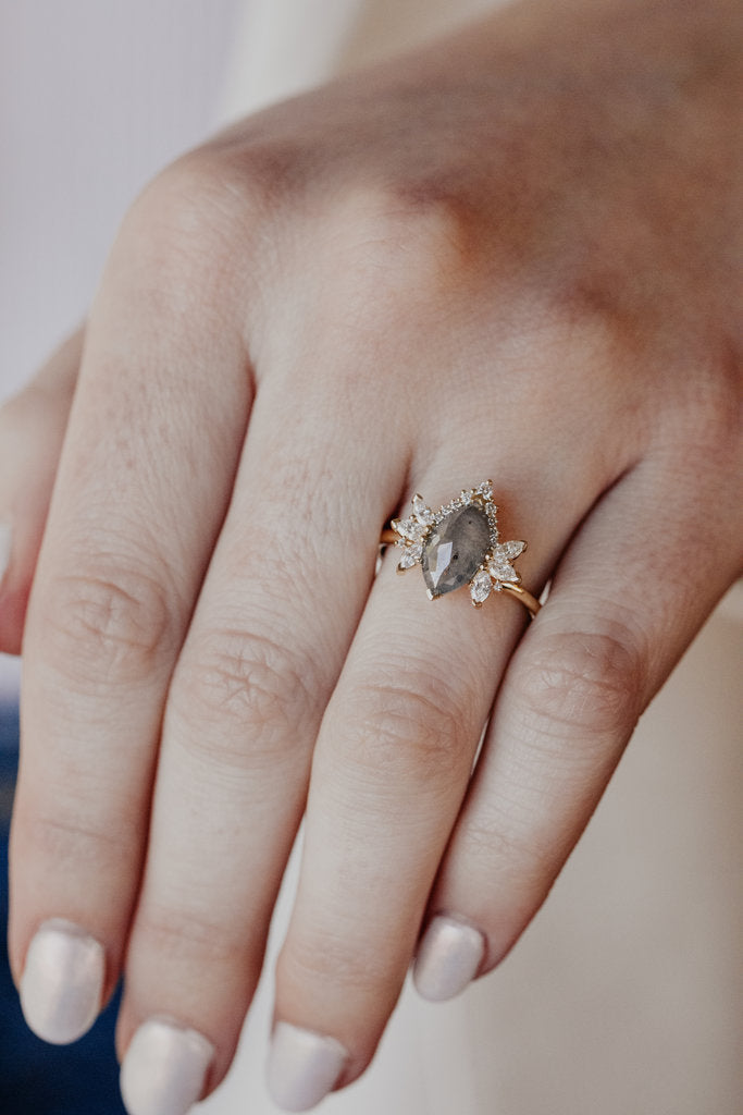 Solid Gold & Diamond Ring (8CB070)