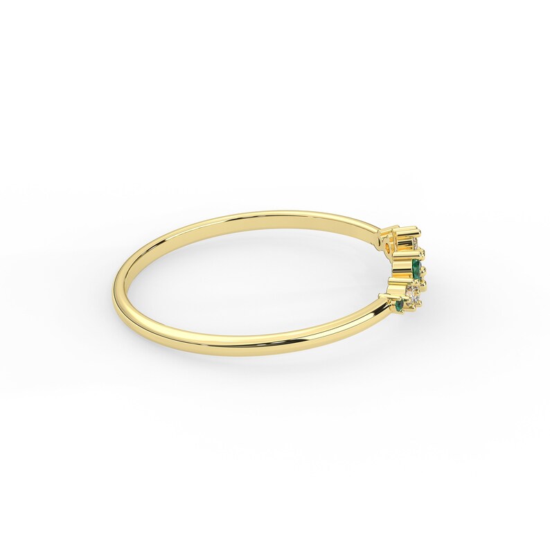 Solid Gold 0.18 ctw cluster Diamond Emerald Ring