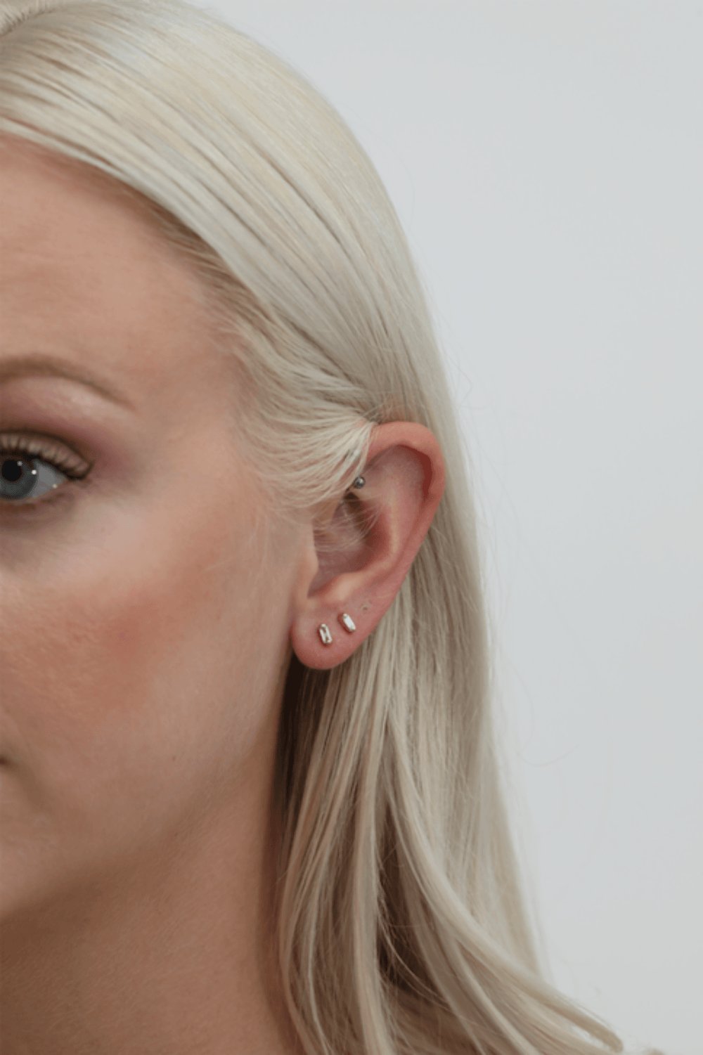 18K Solid Gold Baguette Diamond Studs - Style B