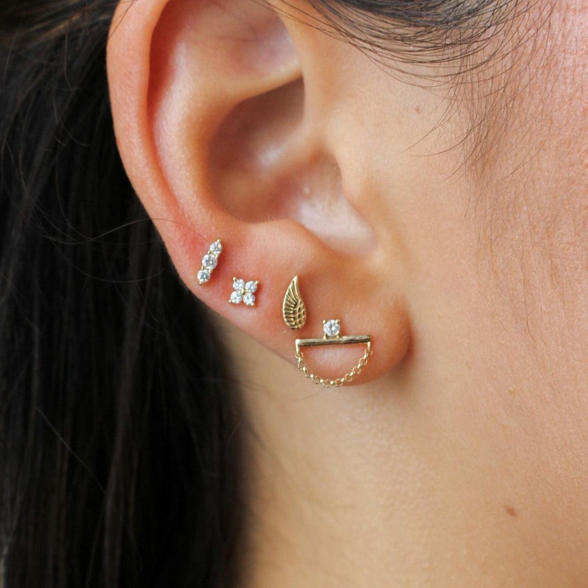 Solid Gold Round Diamond Line Stud Earring