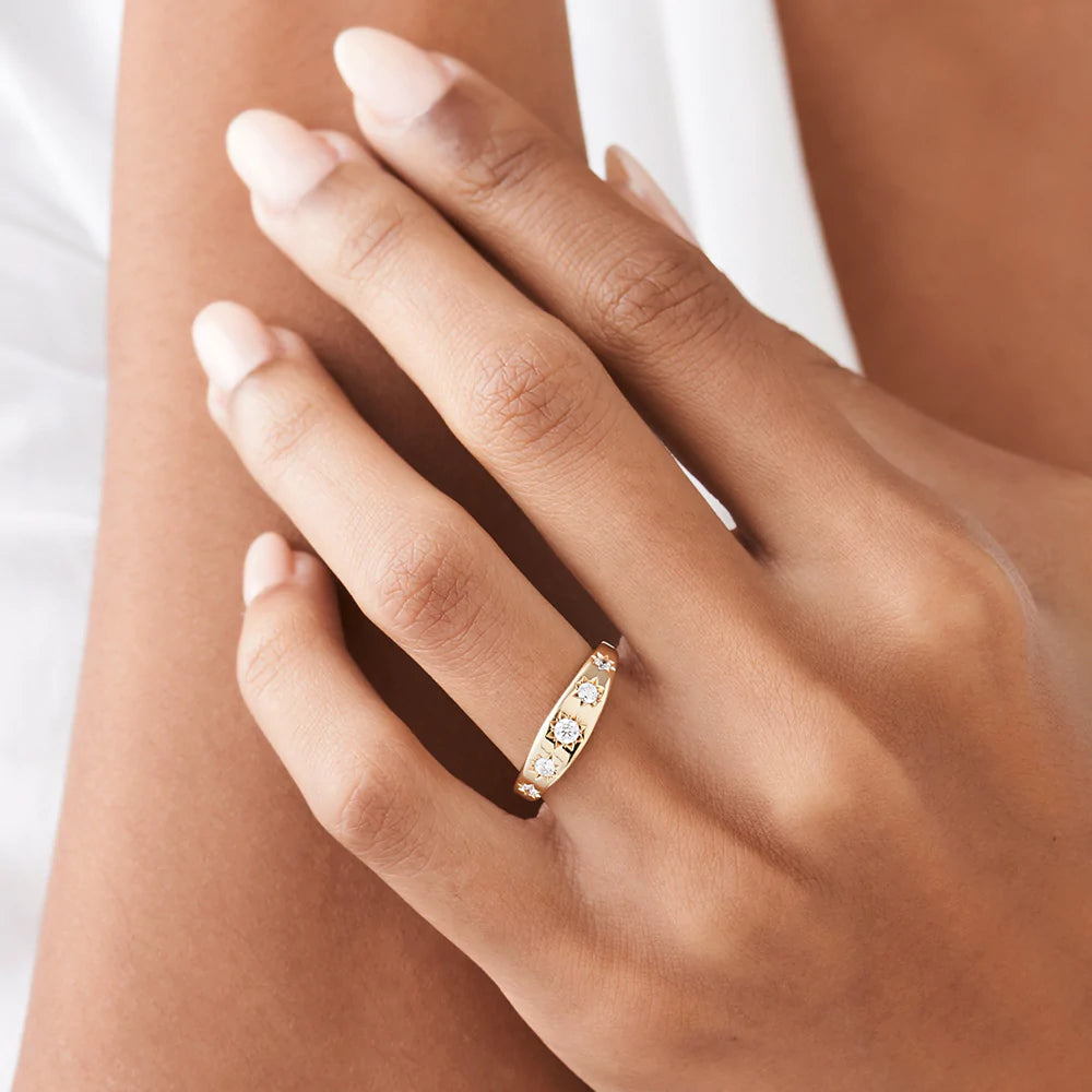 Solid Gold Star Setting Graduating Diamond Statement Ring (FEA822)