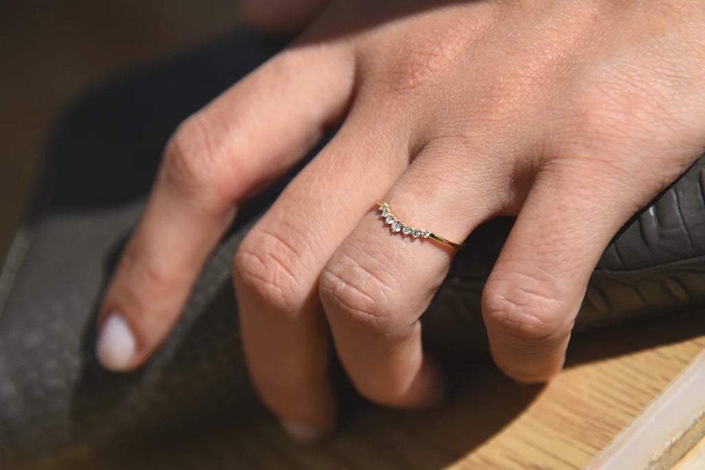 Solid Gold Curved Diamond Ring (181187)