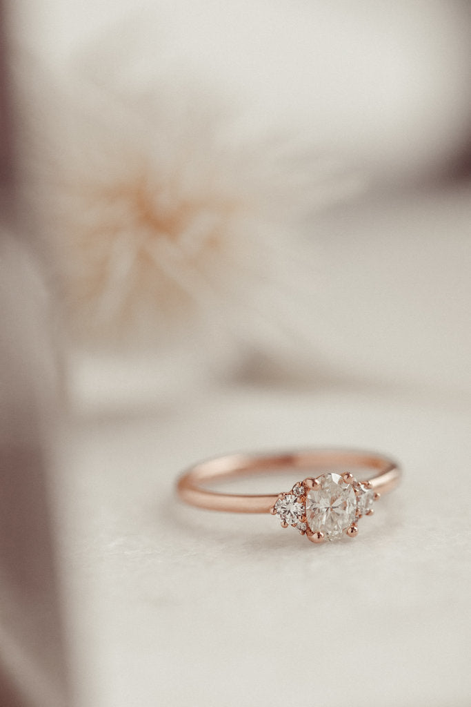Solid Gold Oval Lab-Grown Diamond Ring (DA1E1D)