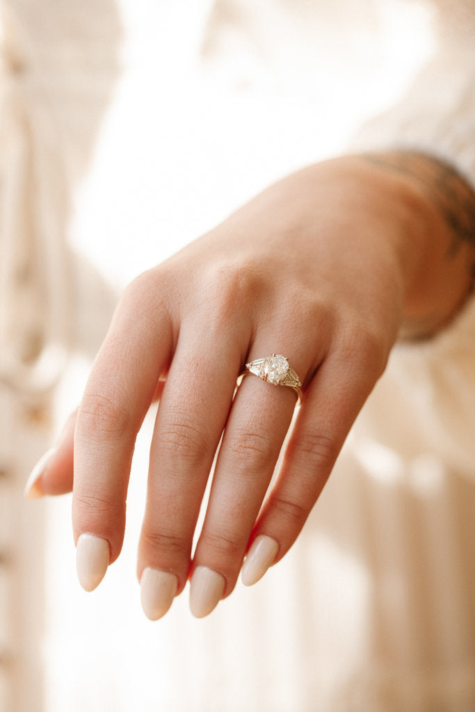 18K Solid Gold Lab-Grown Diamond Oval Ring
