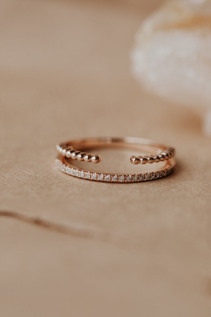Solid Gold & Diamond Band (B0BD3C)