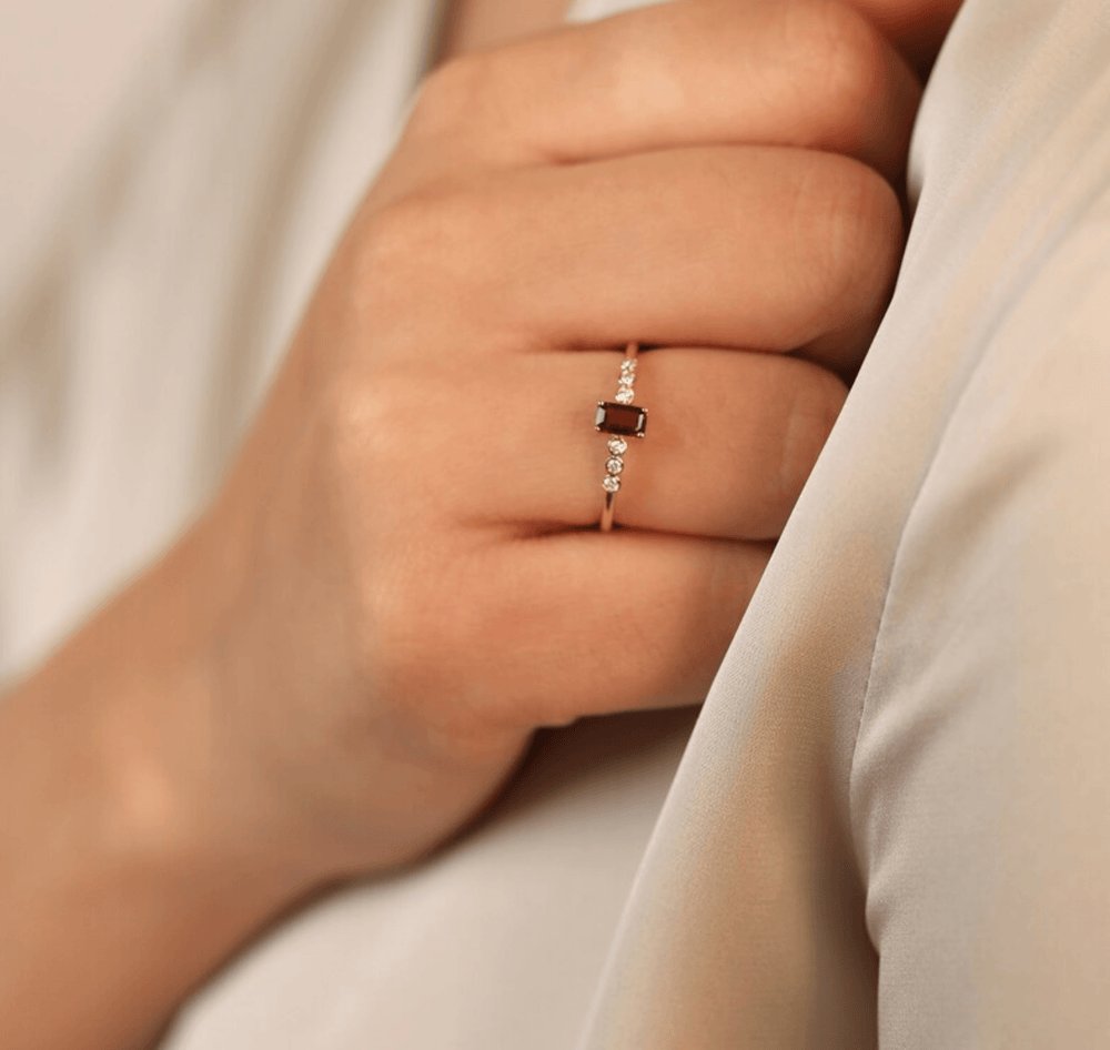 Solid Gold Garnet and Diamond Engagement Ring (2FF2D9)