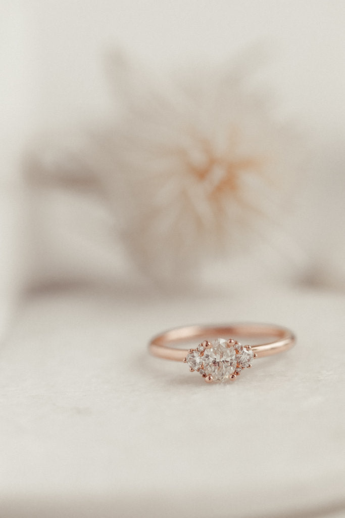 Solid Gold Oval Lab-Grown Diamond Ring (DA1E1D)