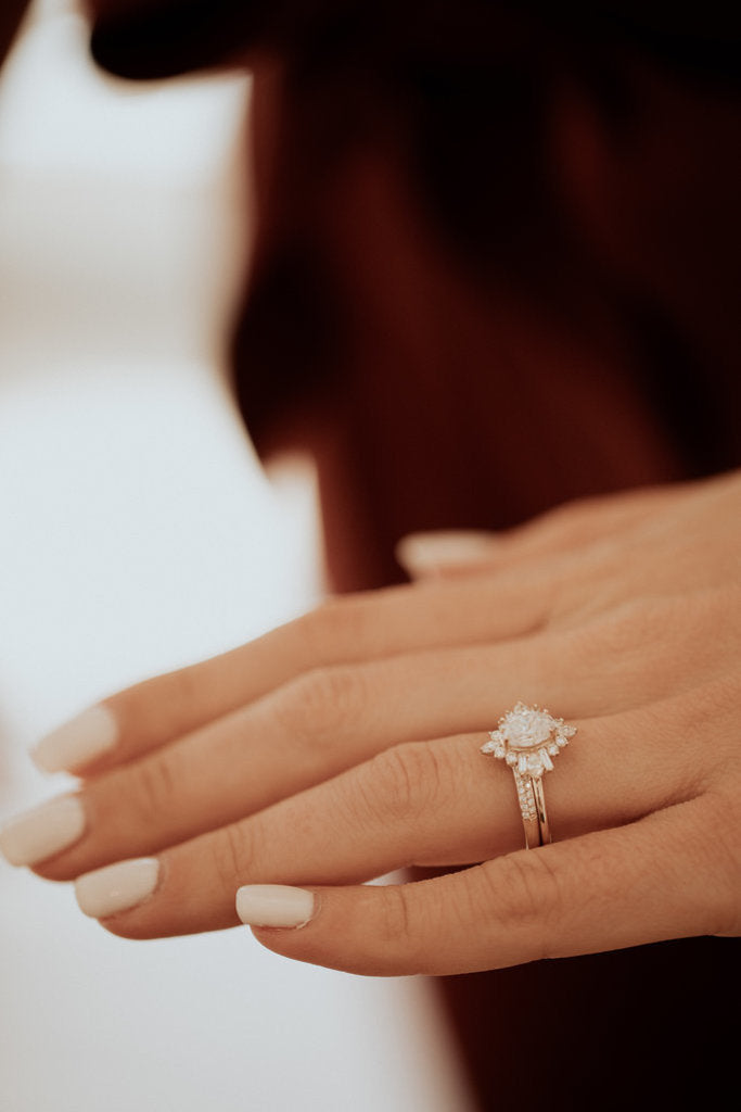 Solid Gold Oval Lab-Grown Diamond Ring (C3C972)